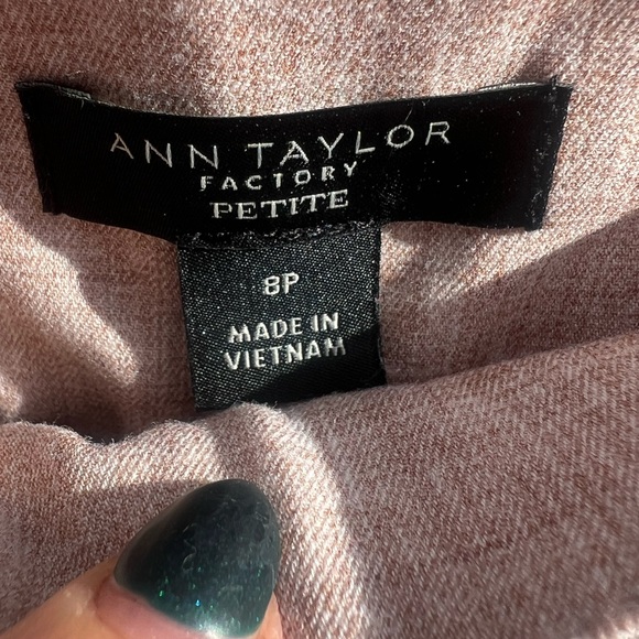 Ann Taylor 2pc pant suit in light beige - Picture 7 of 7